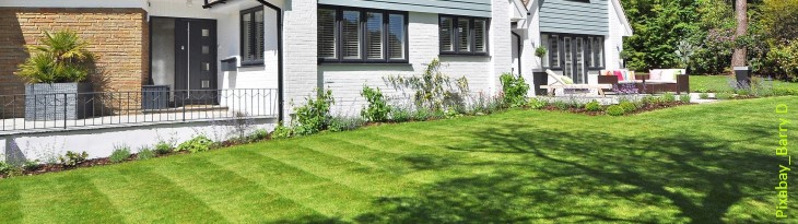 Großer Garten um Einfamilienhaus