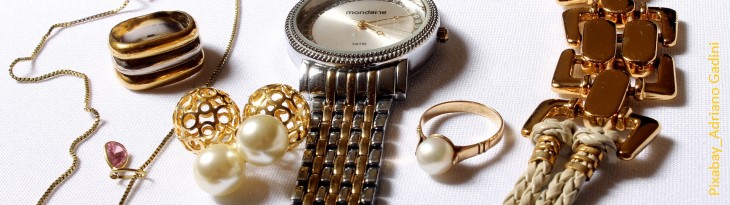 Uhr, Ketten, Ringe und Ohrringe